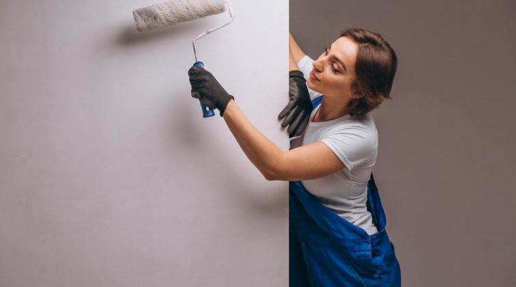 5 λάθη στο βάψιμο του σπιτιού που κάνουν τους τοίχους να φαίνονται βρώμικοι