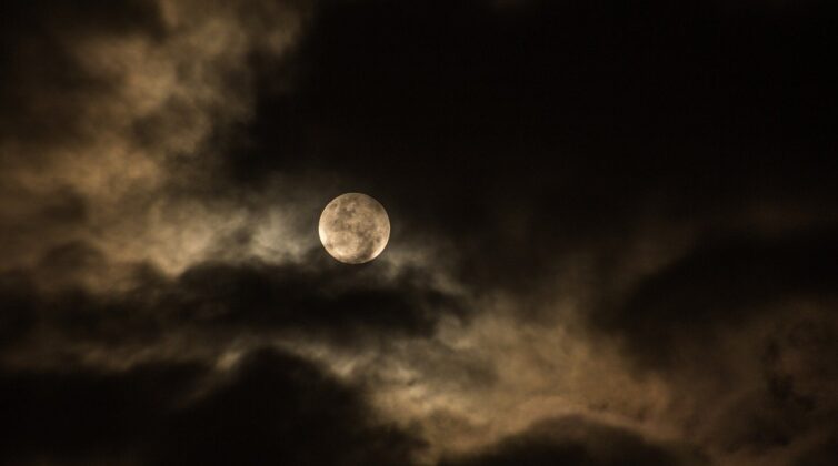 blue-moon-%cf%80%ce%b1%ce%bd%cf%83%ce%ad%ce%bb%ce%b7%ce%bd%ce%bf%cf%82-%cf%84%ce%bf%cf%85-%ce%bf%ce%ba%cf%84%cf%89%ce%b2%cf%81%ce%af%ce%bf%cf%85-%ce%ad%cf%81%cf%87%ce%bf%ce%bd%cf%84%ce%b1%ce%b90
