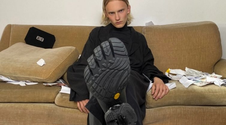 %ce%bf-%ce%bf%ce%af%ce%ba%ce%bf%cf%82-balenciaga-%ce%bc%cf%8c%ce%bb%ce%b9%cf%82-%ce%ba%cf%85%ce%ba%ce%bb%ce%bf%cf%86%cf%8c%cf%81%ce%b7%cf%83%ce%b5-%cf%84%ce%bf-%cf%80%ce%b9%ce%bf-%ce%b1%ce%bc%cf%860