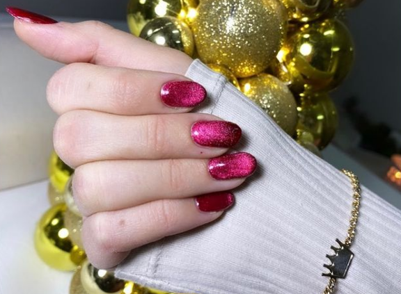 velvet-nails-το-νέο-χριστουγεννιάτικο-trend-στα-νύ