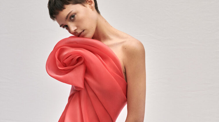 armani-prive-%cf%84%ce%b1-looks-%cf%80%ce%bf%cf%85-%ce%be%ce%b5%cf%87%cf%89%cf%81%ce%af%cf%83%ce%b1%ce%bc%ce%b5-%ce%b1%cf%80%cf%8c-%cf%84%ce%b7-%ce%bd%ce%ad%ce%b1-%ce%ba%ce%bf%ce%bb%ce%b5%ce%be%ce%b90