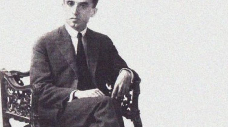 Καρυωτάκης: Μια μέρα σαν τη σημερινή ξάπλωσε κάτω από έναν ευκάλυπτο και αυτοκτόνησε με πιστόλι στην καρδιά