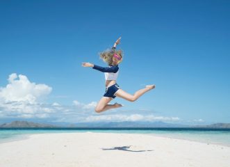 5 τρόποι για να γυμναστείς στην παραλία χωρίς κόπο!