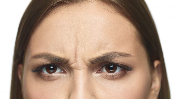 Ποιοι παράγοντες οδηγούν σε χαλάρωση δέρματος; Πώς θα το αντιμετωπίσετε;