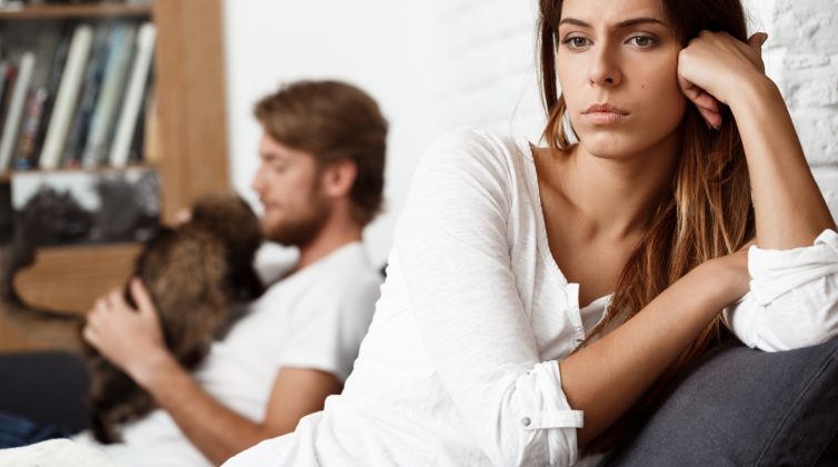 Αυτές είναι οι 5 συνήθειες που φθείρουν τη σχέση σου!