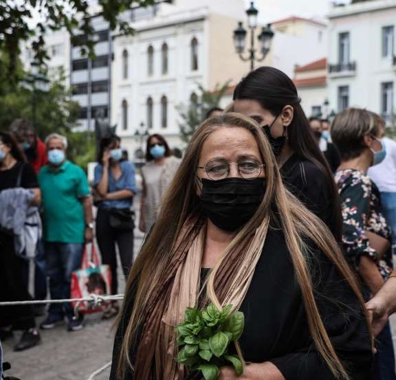 η-μαρίζα-κωχ-αποχαιρετά-τον-μίκη-και-απ