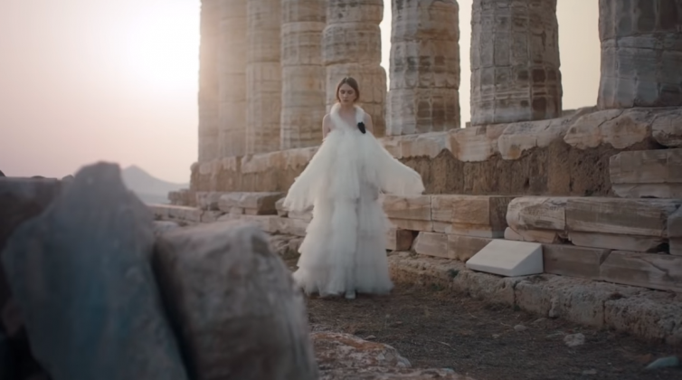 Dior: Στη Μήλο η φωτογράφιση για τη νέα κολεξιόν - Η αποθέωση της ελληνικής ομορφιάς και ιστορίας!