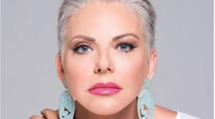 "Είσαι γυναίκα. Αξίζεις!": 10 αληθινές ιστορίες γυναικών στο νέο βιβλίο της Νανάς Παλαιτσάκη
