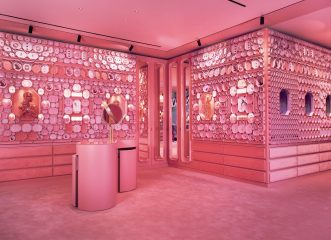 η-swarovski-εγκαινιάζει-το-νέο-εμβληματικό-κα