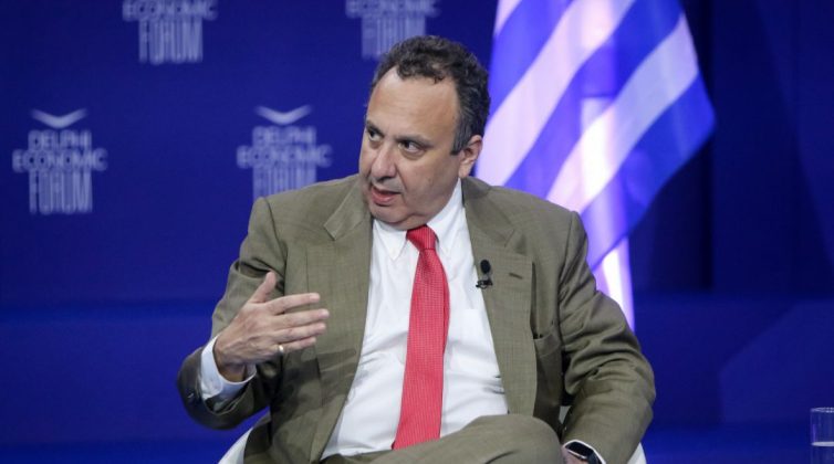 Χρήστος Χωμενίδης: «Μέσω της τέχνης, η Ελλάδα μπορεί να ξανασυστηθεί στον κόσμο»