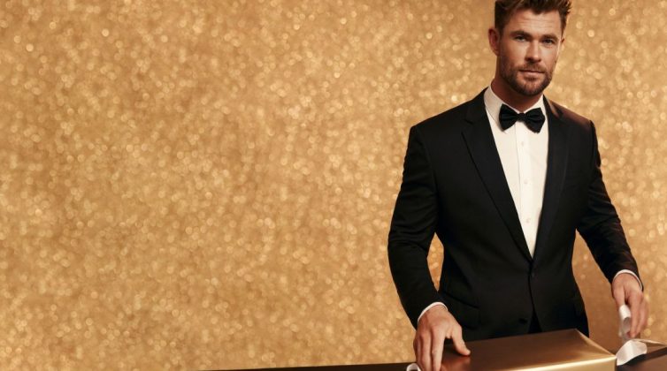 Ο Chris Hemsworth μάς δίνει ιδέες για να κάνουμε φέτος τα Χριστούγεννα το καλύτερο δώρο στον αγαπημένο μας