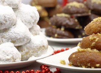 Κρατηθείτε: Πόσες θερμίδες έχουν μελομακάρονα, κουραμπιέδες και άλλα χριστουγεννιάτικα γλυκά!