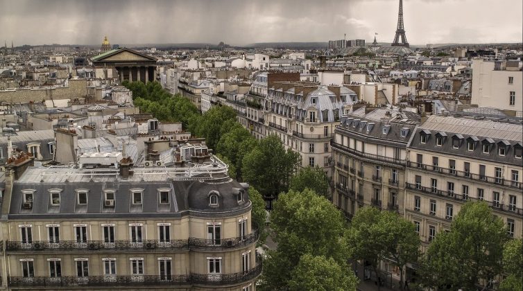 Τρόμος στο Παρίσι: Άνδρας κρατά όμηρες δύο γυναίκες !