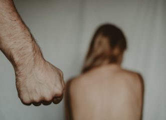 σοκ-στο-πανελλήνιο-η-16η-γυναικοκτονία
