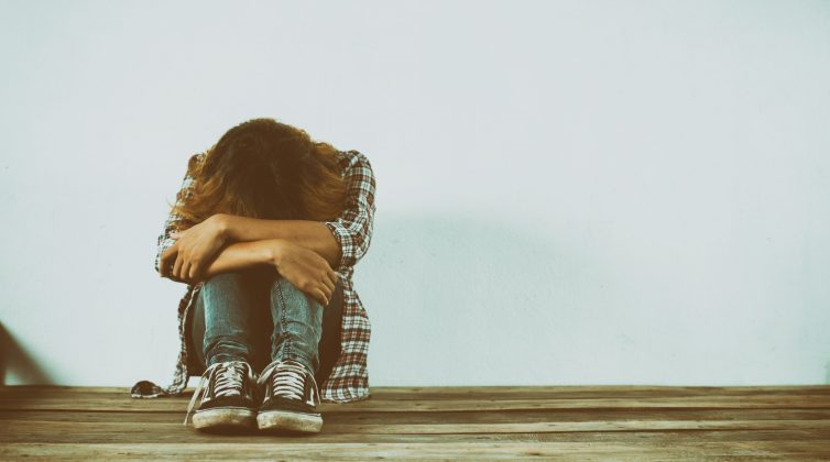 “Γνωστός δικηγόρος με αποπλάνησε στα 14 μου - Διέρρευσε γυμνές φωτογραφίες μου στο διαδίκτυο” - Η συγκλονιστική καταγγελία