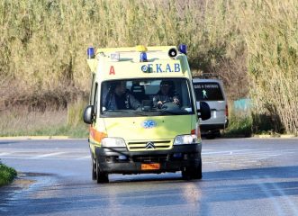 Τραγωδία στην Πατρών - Αθηνών: Νεκρή 22χρονη που κατέβηκε να δει τροχαίο και την παρέσυρε φορτηγό