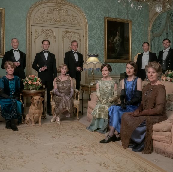 το-downton-abbey-επιστρέφει-και-έχει-να-μας-αποκαλ
