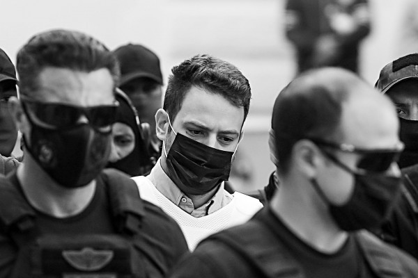 Ο Μπάμπης Αναγνωστόπουλος έχει το θράσος να μηνύσει τους παραγωγούς του ντοκιμαντέρ για τη δολοφονία της Καρολάιν