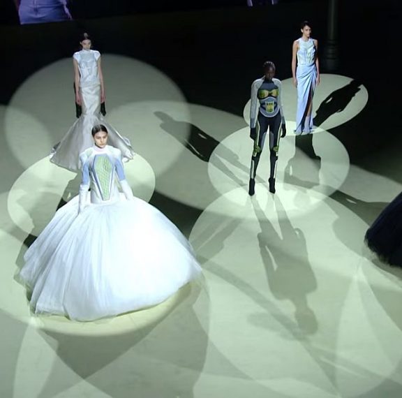 balmain-τα-ρούχα-πανοπλίες-του-διάσημου-ο