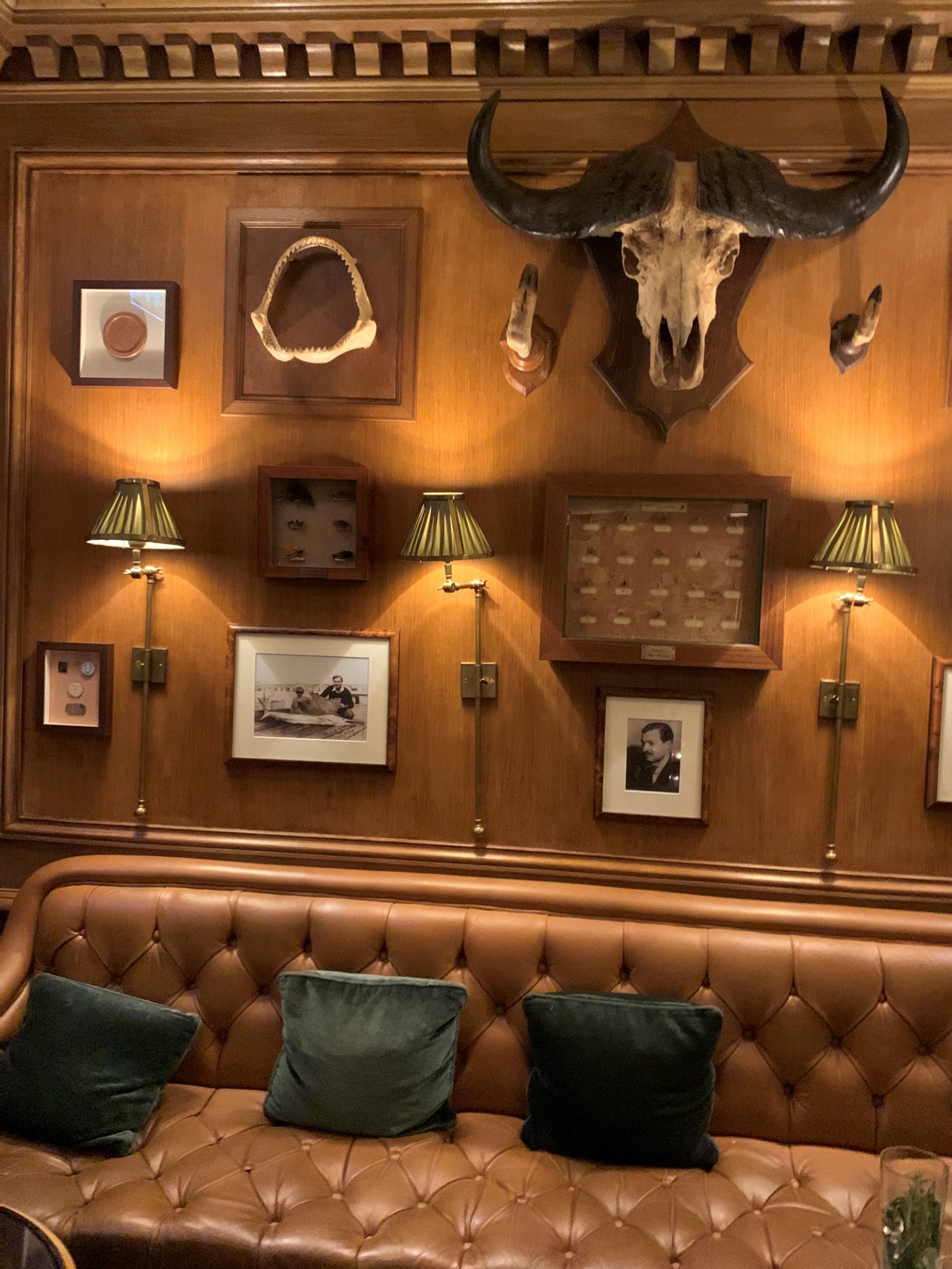 le-bar-hemingway-%ce%b7-%cf%83%cf%87%ce%ad%cf%83%ce%b7-%cf%84%ce%bf%cf%85-%cf%83%cf%85%ce%b3%ce%b3%cf%81%ce%b1%cf%86%ce%ad%ce%b1-%ce%bc%ce%b5-%cf%84%ce%bf-ritz-%cf%84%ce%bf%cf%85-%cf%80%ce%b1%cf%812