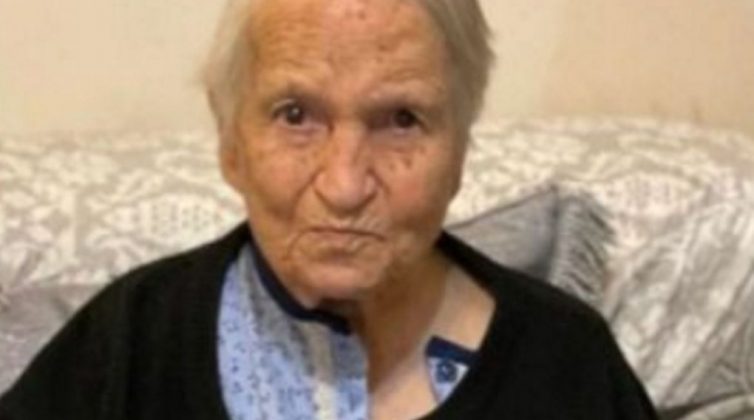 Γαρυφαλλιά Βούλγαρη: Πέθανε στα 106 η γιαγιά από το Βόλο που είχε γίνει σύμβολο στον εμβολιασμό για τον κορονοϊό