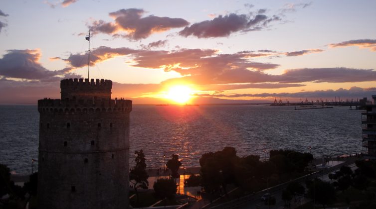 Η Θεσσαλονίκη, εκτός από "ξελογιάστρα" είναι και από τις φτηνότερες πόλεις στην Ευρώπη για ραντεβού
