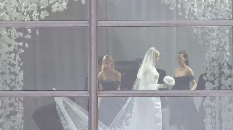 Μπέκαμ - Πελτζ: Οι πρώτες φωτογραφίες από τον γάμο τους - Το παραμυθένιο νυφικό και το απίθανο "μυστικό" στο look της νύφης