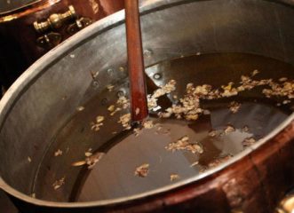 Άγιο Μύρο: Αρχίζει σήμερα στο Φανάρι η έψησης του καθαγιασμένου ελαίου - Γιατί παρασκευάζεται κάθε 10 χρόνια