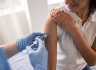 Τι αποφάσισε η Επιτροπή για τον εμβολιασμό κατά της ευλογιάς των πιθήκων - Κάθετα αντίθετη δηλώνει η Μ. Θεοδωρίδου
