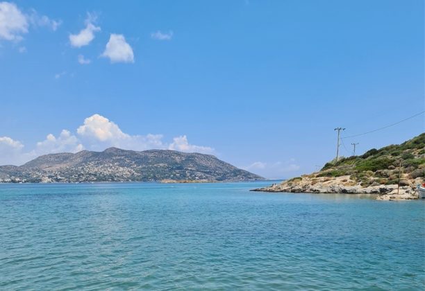 Πού θα κάνετε τις πρώτες σας βουτιές - Δείτε παραλίες της Αττικής με τιρκουάζ νερά