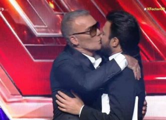 X Factor: Ο Στέλιος Ρόκκος φίλησε στο στόμα τον Ανδρέα Γεωργίου αλλά στο Twitter έγινε ο κακός χαμός με τον Ηλία Ψινάκη