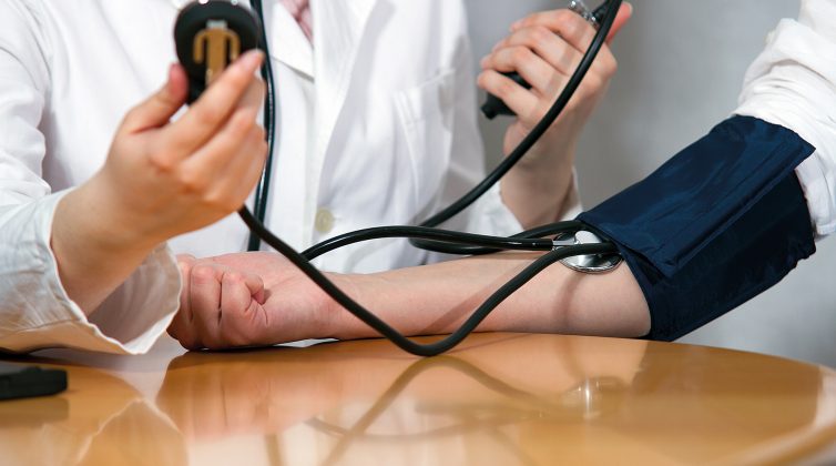 Υπέρταση, o «σιωπηλός δολοφόνος» και τι πρέπει να προσέχετε το καλοκαίρι