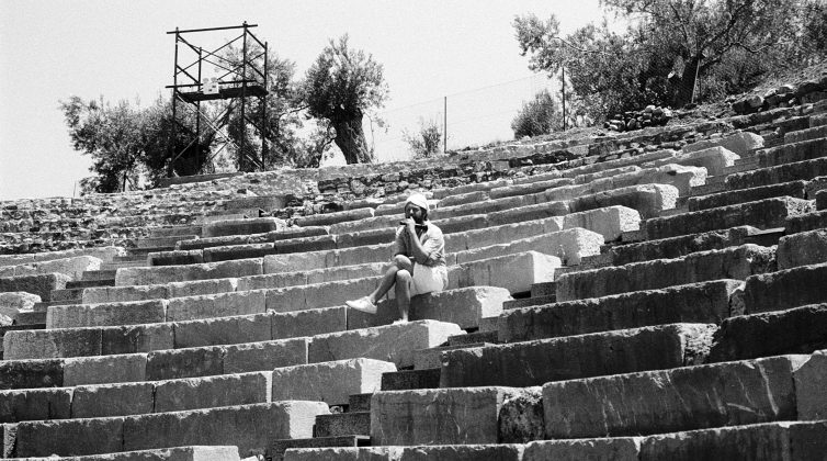 Ο «Φάκελος Βάνκαου» του Ηλία Μαγκλίνη στο Μικρό Θέατρο Αρχαίας Επιδαύρου