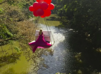 Ιπτάμενη πιανίστρα στην Κοιλάδα των Τεμπών: Ένα απίστευτο βίντεο για την φυσική ομορφιά του τόπου