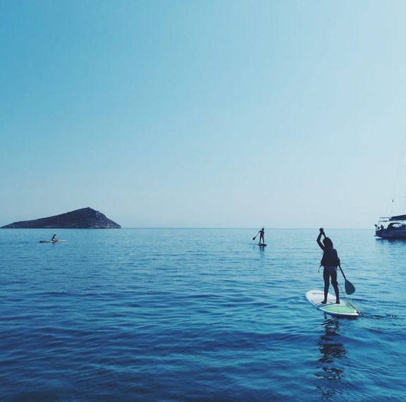 sup-η-δυναμική-άσκηση-με-σανίδα-και-κουπί