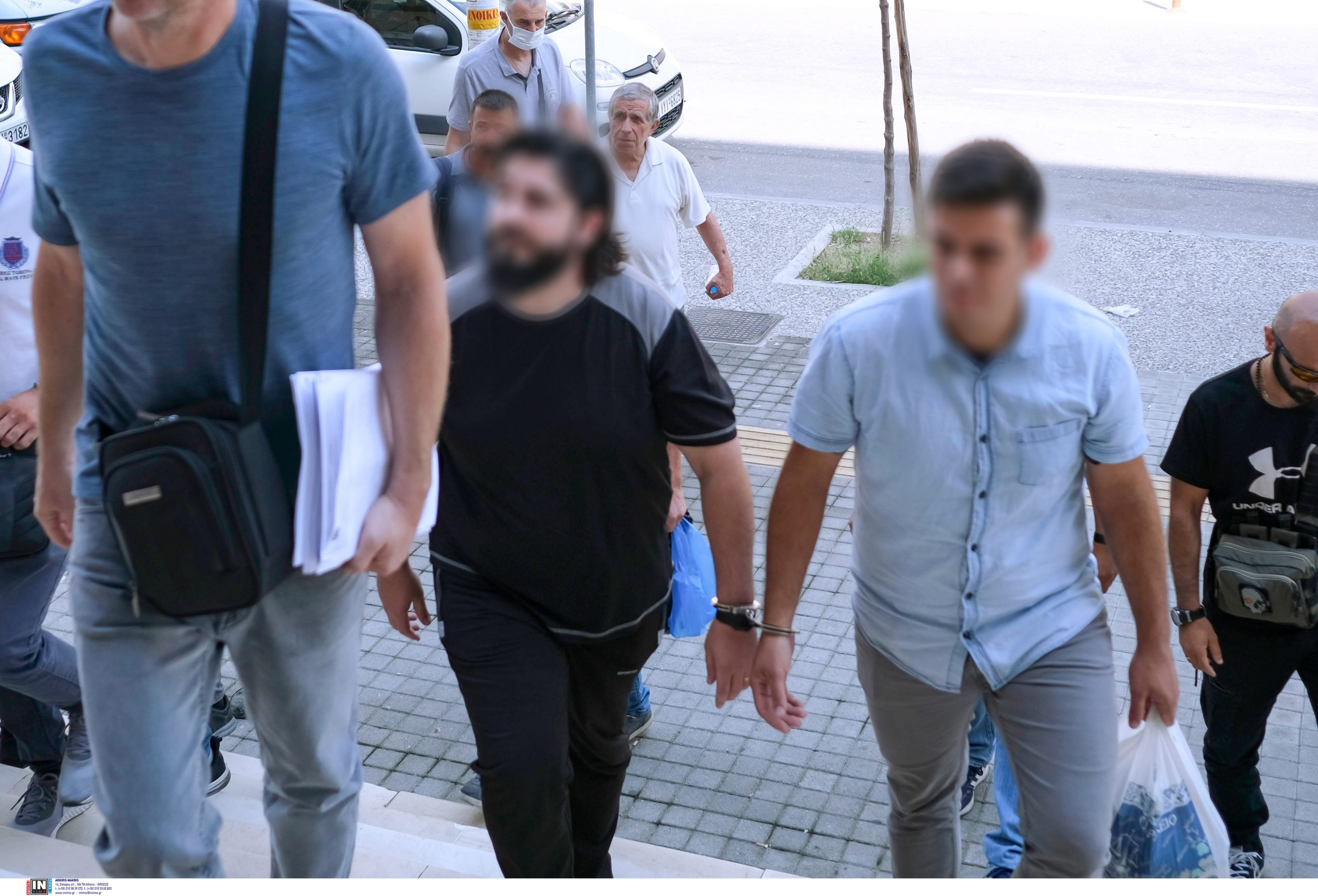 Μητέρα καταγγέλλει πως έχασε τις κόρες της από τους "εξορκιστές" της Θεσσαλονίκης: "Δεν θέλουν να έχουν σχέση μαζί μου"