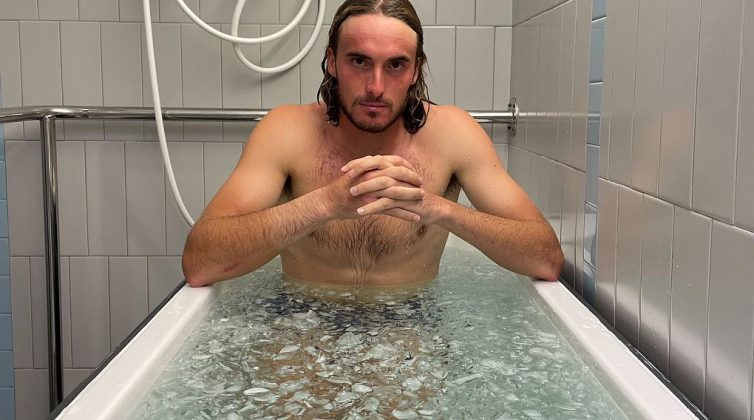 Ο Στέφανος Τσιτσιπάς μπήκε σε μπανιέρα γεμάτη πάγο μετά την ήττα στον τελικό - Βρήκαμε γιατί το έκανε!
