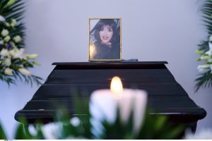 Μάρθα Καραγιάννη: Συγκίνηση στο τελευταίο "αντίο" - Φωτογραφίες από την κηδεία