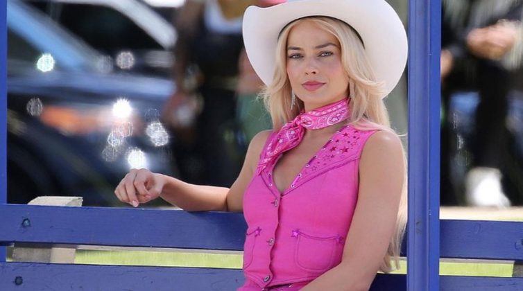 Barbiecore: Το αγαπημένο χρώμα της Barbie είναι η νέα λατρεία όλων των fashionistas - Πάρτε ιδέες!