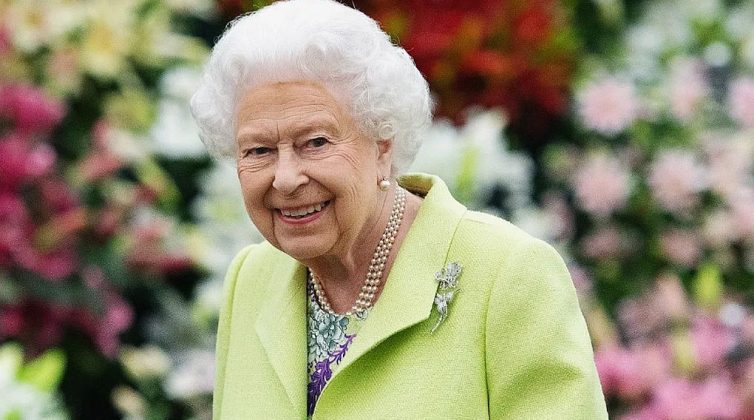 Βασίλισσα Ελισάβετ: Άγνωστες πτυχές της ζωής της πιο διάσημης γυναίκας στον κόσμο