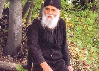 άγιος-παΐσιος-εικόνες-μέσα-από-το-σπίτ