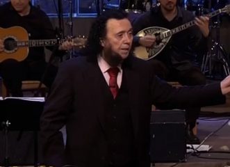 θλίψη-πέθανε-ο-σπουδαίος-τραγουδιστή