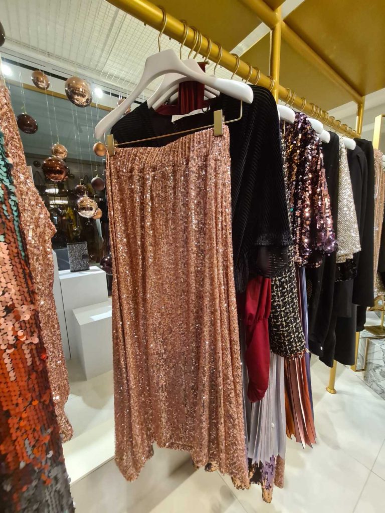 Pre-Christmas ψώνια στην Le Marché boutique: Εδώ βρήκαμε τα πιο κομψά και εντυπωσιακά ρούχα