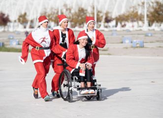 to-8o-santa-run-έφερε-τα-χριστούγεννα-στο-ο-α-κ-α