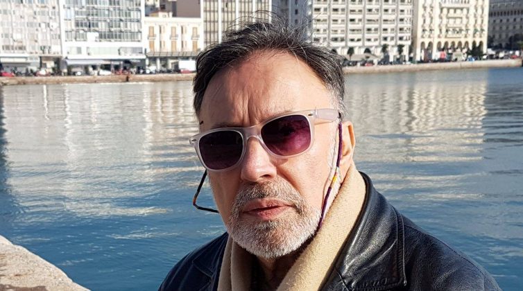 Ο σκηνοθέτης Κοραής Δαμάτης στο Infowoman.gr: "Οι νεότερες γενιές ακούνε περισσότερο και βρίσκουν τρόπους να αντιδράσουν γρήγορα"