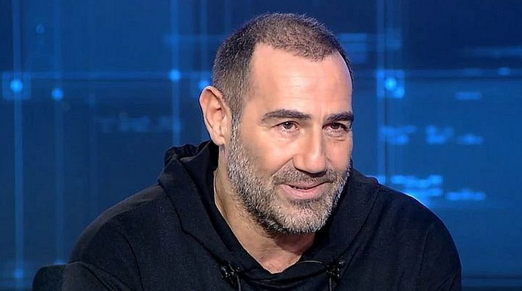 Αντώνης Κανάκης: Η σπάνια εξομολόγηση για τη σύζυγό του και η εμφάνιση της μητέρας του που τον συγκίνησε
