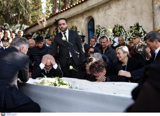 Θρήνος στην κηδεία του υποσμηναγού Μάριου Τουρούτσικα - Ο σπαρακτικός επικήδειος της μητέρας του