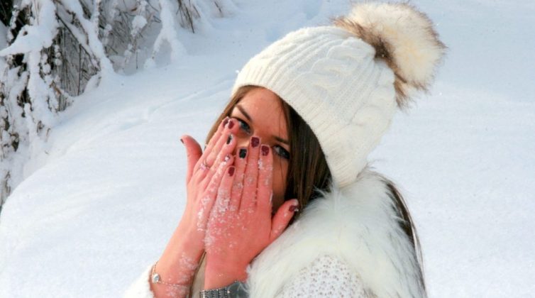 5 tips για να μη "σκάσουν" τα χέρια σας, τώρα με την παγωνιά!
