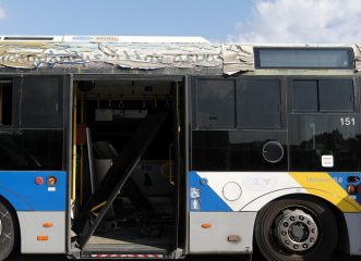 Τροχαίο στη Βασιλίσσης Σοφίας: Λεωφορείο συγκρούστηκε με αυτοκίνητο - 10 τραυματίες