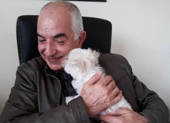 Ο Μάριος Τζανακάκης στο Infowoman.gr: "Τα τελευταία χρόνια έχουν γίνει σημαντικά βήματα στην υιοθεσία αδέσποτων ζώων"